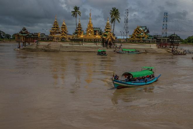Beyond the City of Yangon: Excursion to Thanlyin & Dala – Full Day